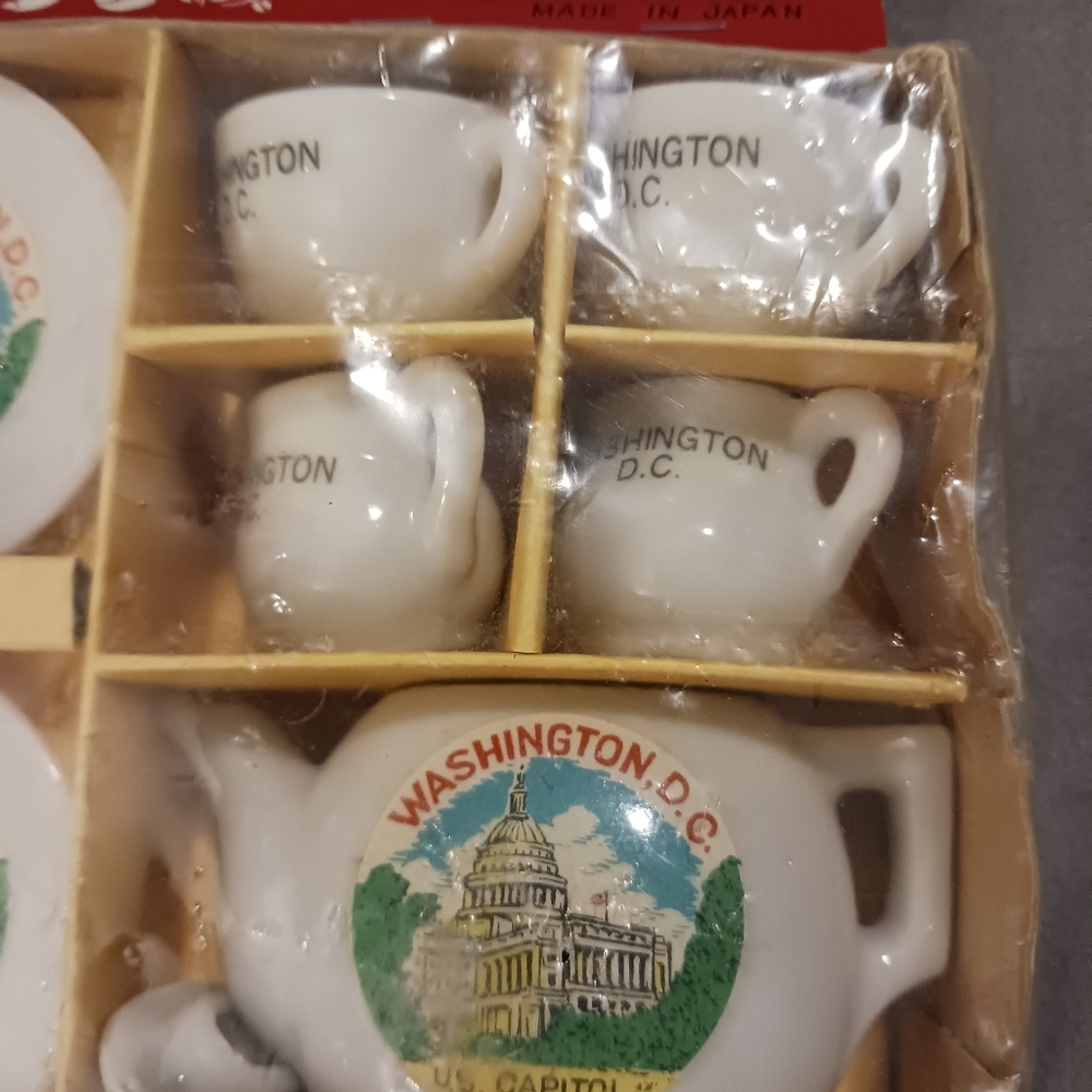 VINTAGE Toy China Tea Set (Washington D.C) - Picture 4 of 7